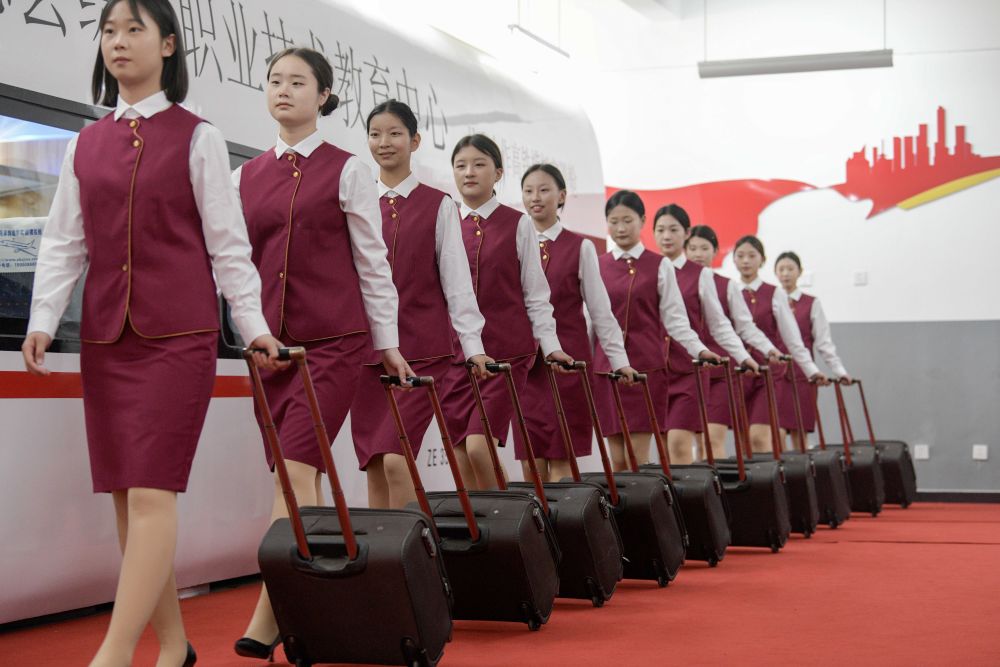 镜观·领航 | 教育强则国家强 以礼仪服务塑造新时代文明风尚